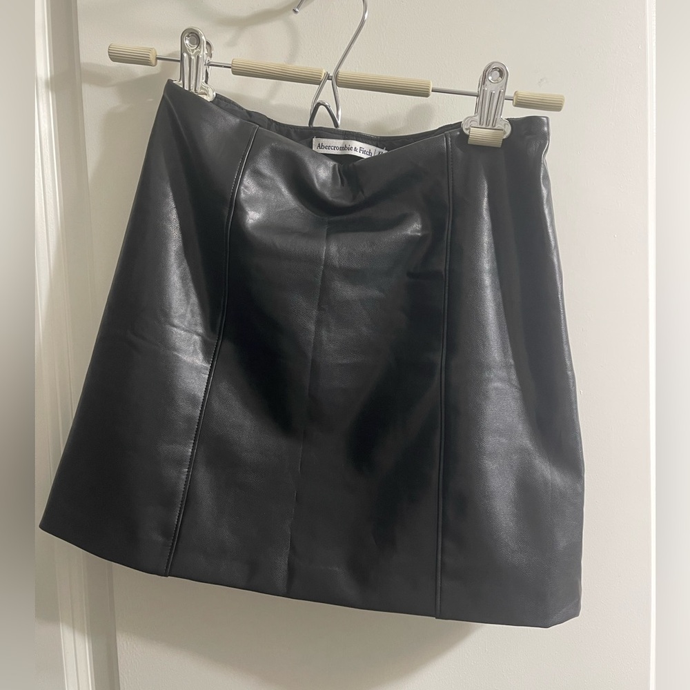 NWT Abercrombie XS Black Leather Skirt